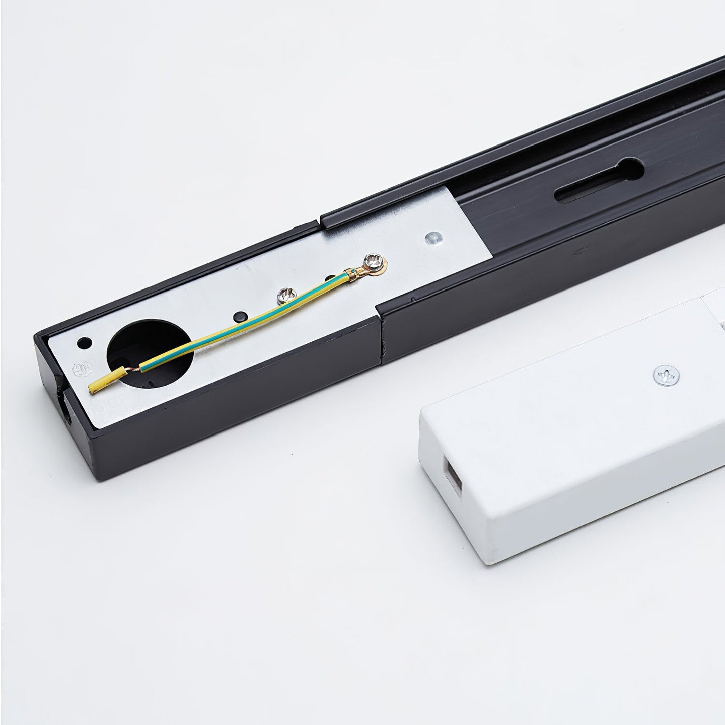 Sleek Cylinder Track Light | Dimmable, 30° Beam Angle & Ideal for Modern Interiors and Accent Lighting